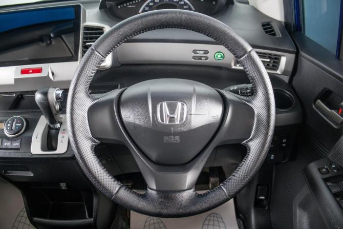 Honda Freed I с пробегом 2012 года, цена 1 399 000 рублей, 115000 км, компактвэн, Автокод Объявления