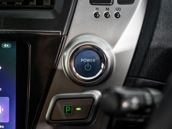 Toyota Prius Alpha I (ZVW40/41) Рестайлинг с пробегом 2018 года, цена 1 600 000 рублей, 171525 км, универсал, Автокод Объявления