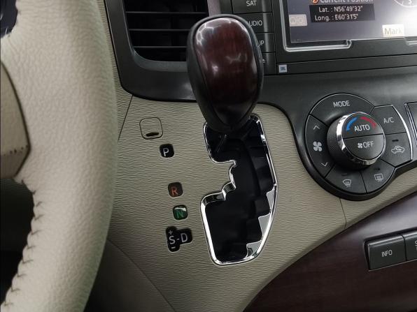 Toyota Sienna III с пробегом 2012 года, цена 2 600 000 рублей, 121500 км, минивэн, Автокод Объявления