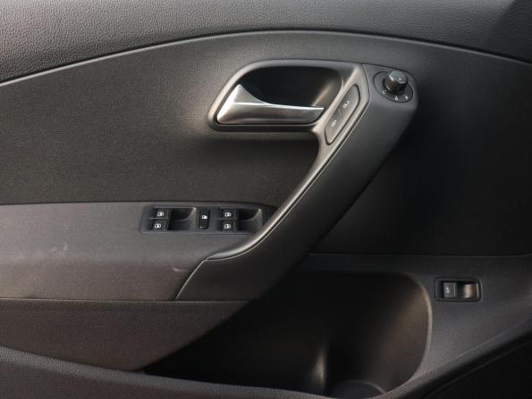 Volkswagen Polo V с пробегом 2014 года, цена 854 000 рублей, 122359 км, седан, Автокод Объявления