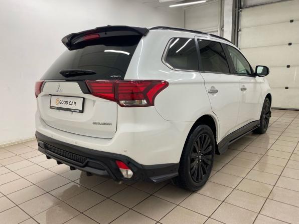 Mitsubishi Outlander III Рестайлинг 3 с пробегом 2022 года, цена 3 850 000 рублей, 900 км, внедорожник, Автокод Объявления