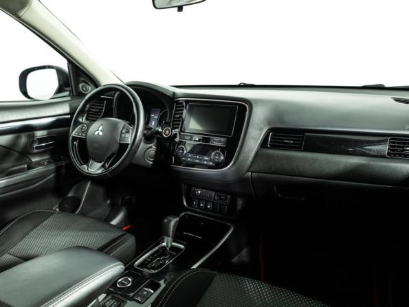 Mitsubishi Outlander III Рестайлинг 3 с пробегом 2019 года, цена 1 779 700 рублей, 156224 км, внедорожник, Автокод Объявления