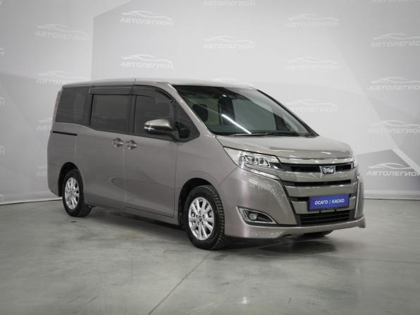 Toyota Noah III (R80) Рестайлинг с пробегом 2018 года, цена 2 340 000 рублей, 78502 км, минивэн, Автокод Объявления