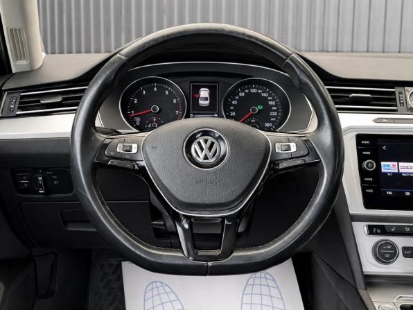 Volkswagen Passat B8 с пробегом 2018 года, цена 1 687 000 рублей, 235426 км, седан, Автокод Объявления