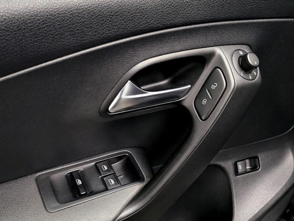Volkswagen Polo V Рестайлинг с пробегом 2019 года, цена 1 000 000 рублей, 92197 км, седан, Автокод Объявления