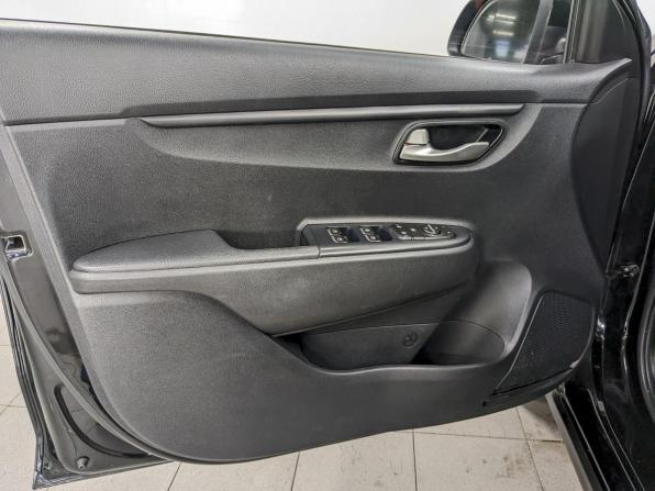 Kia Rio IV Рестайлинг с пробегом 2021 года, цена 1 690 000 рублей, 112000 км, хэтчбек, Автокод Объявления
