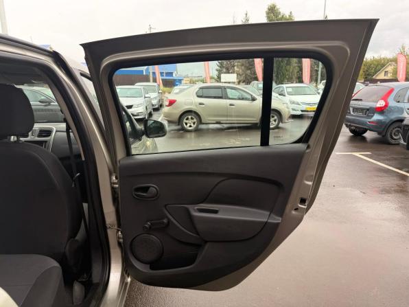 Renault Sandero II с пробегом 2016 года, цена 900 000 рублей, 102927 км, хэтчбек, Автокод Объявления
