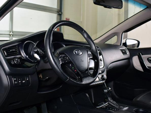 Kia Ceed II Рестайлинг с пробегом 2018 года, цена 1 275 995 рублей, 209882 км, хэтчбек, Автокод Объявления
