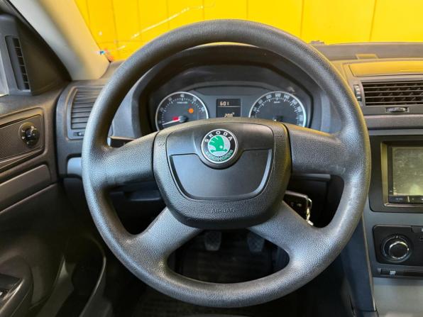Skoda Octavia II (A5) Рестайлинг с пробегом 2012 года, цена 699 000 рублей, 203000 км, лифтбек, Автокод Объявления