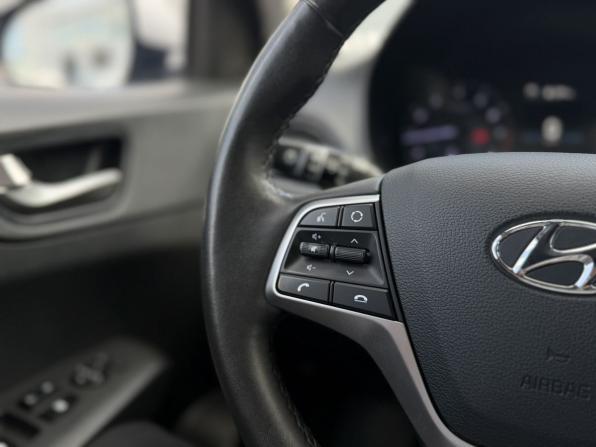 Hyundai Solaris II Рестайлинг с пробегом 2021 года, цена 1 589 000 рублей, 111941 км, седан, Автокод Объявления