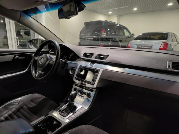 Volkswagen Passat B7 с пробегом 2012 года, цена 1 065 000 рублей, 207169 км, седан, Автокод Объявления