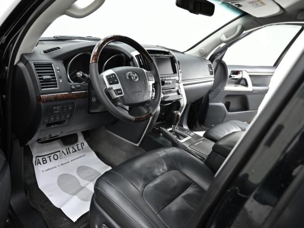 Toyota Land Cruiser 200 Series Рестайлинг 1 с пробегом 2015 года, цена 2 599 000 рублей, 118131 км, внедорожник, Автокод Объявления