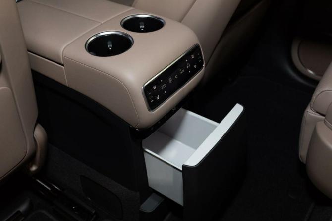 Новый Li Auto (Lixiang) L9 I Рестайлинг 2025 года, цена 11 600 000 рублей, внедорожник, Автокод Объявления