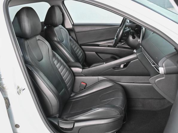 Hyundai Elantra VII (CN7) с пробегом 2022 года, цена 2 499 000 рублей, 38593 км, седан, Автокод Объявления
