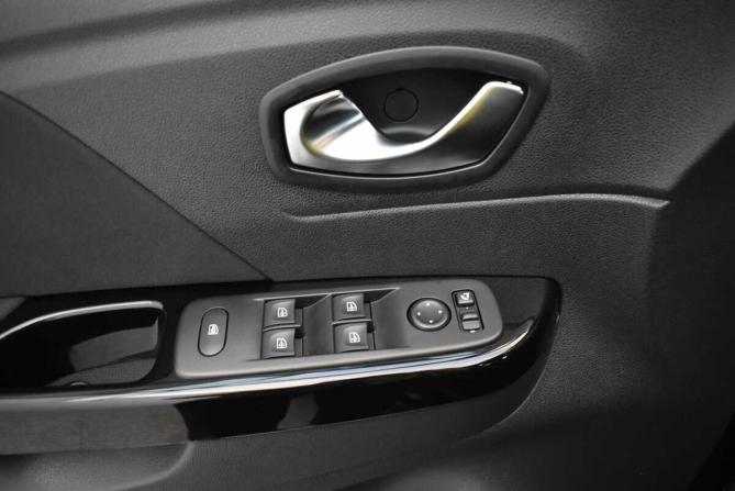 Renault Kaptur I Рестайлинг с пробегом 2021 года, цена 1 670 000 рублей, 42080 км, внедорожник, Автокод Объявления