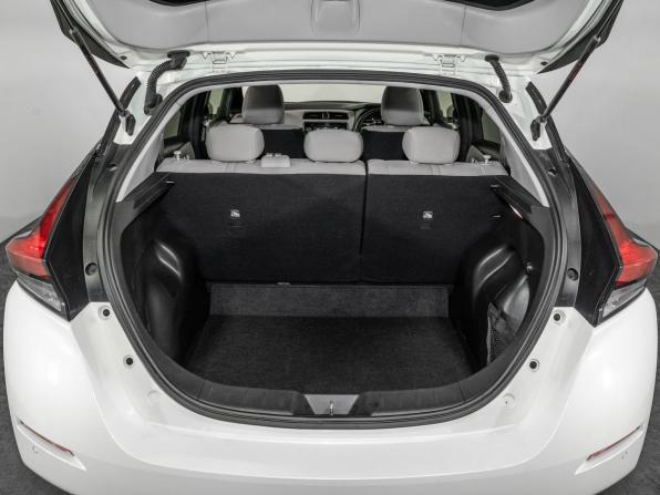 Nissan Leaf II (ZE1) с пробегом 2017 года, цена 1 740 000 рублей, 108264 км, хэтчбек, Автокод Объявления