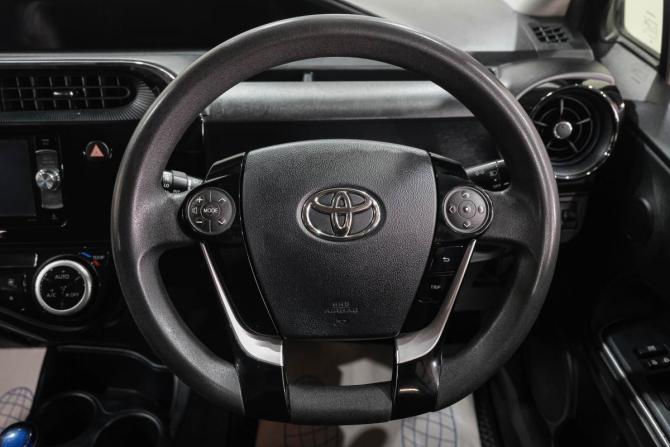 Toyota Aqua I Рестайлинг 2 с пробегом 2018 года, цена 1 029 000 рублей, 236100 км, хэтчбек, Автокод Объявления