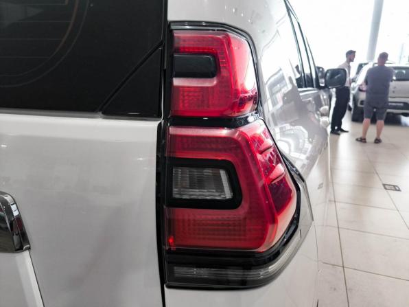 Toyota Land Cruiser Prado 150 Series Рестайлинг 2 с пробегом 2018 года, цена 4 249 000 рублей, 260627 км, внедорожник, Автокод Объявления