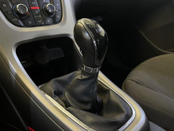 Opel Astra J с пробегом 2012 года, цена 880 000 рублей, 118131 км, хэтчбек, Автокод Объявления