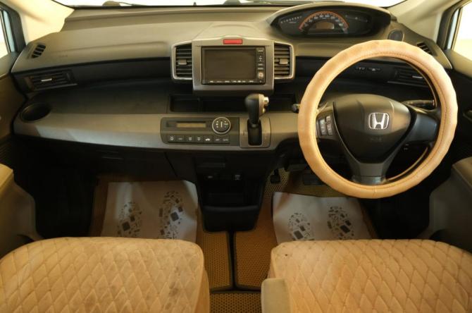 Honda Freed I с пробегом 2010 года, цена 1 059 000 рублей, 161500 км, компактвэн, Автокод Объявления