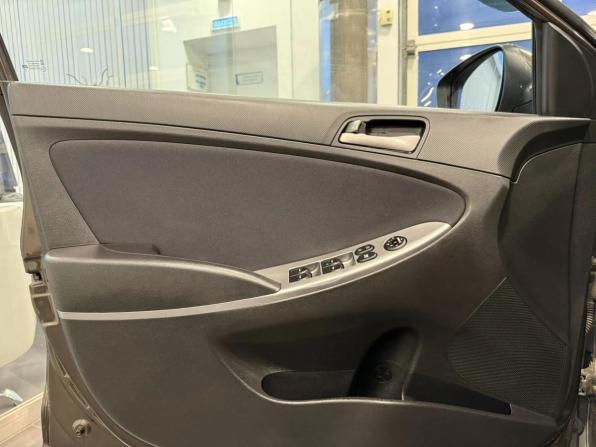 Hyundai Solaris I Рестайлинг с пробегом 2015 года, цена 990 000 рублей, 168644 км, седан, Автокод Объявления