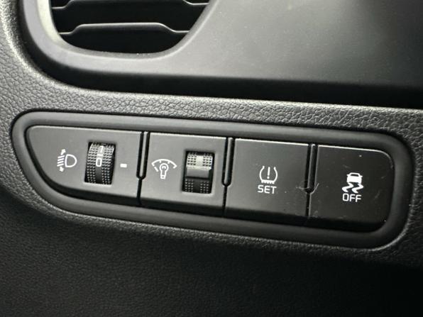 Kia Rio IV Рестайлинг с пробегом 2021 года, цена 1 687 000 рублей, 23980 км, седан, Автокод Объявления
