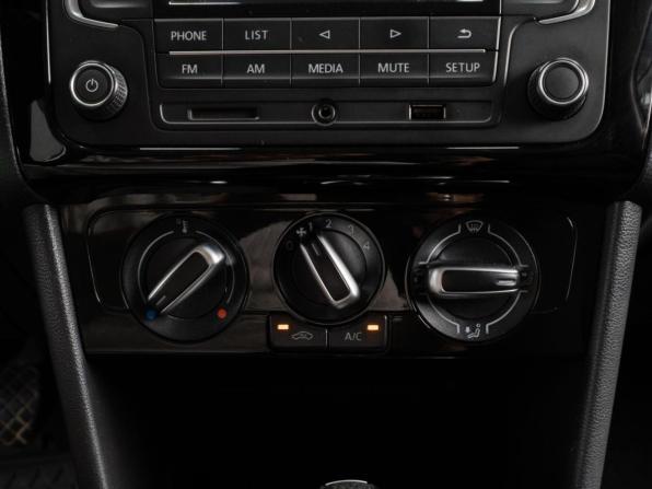Volkswagen Polo V Рестайлинг с пробегом 2017 года, цена 1 069 000 рублей, 188343 км, седан, Автокод Объявления