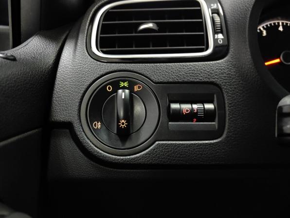 Volkswagen Polo V Рестайлинг с пробегом 2018 года, цена 804 000 рублей, 212000 км, седан, Автокод Объявления