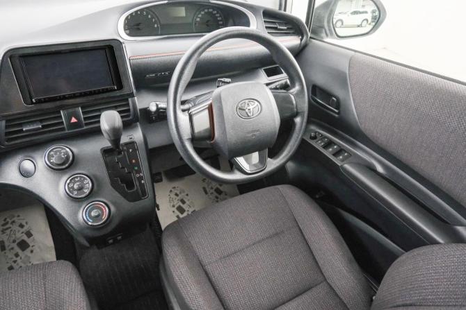 Toyota Sienta II Рестайлинг с пробегом 2019 года, цена 1 329 000 рублей, 109605 км, компактвэн, Автокод Объявления