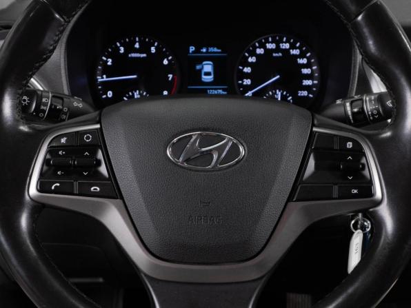 Hyundai Solaris II с пробегом 2018 года, цена 1 249 000 рублей, 122675 км, седан, Автокод Объявления