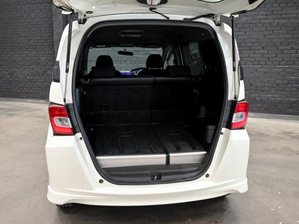 Honda Freed I с пробегом 2011 года, цена 1 100 000 рублей, 217011 км, компактвэн, Автокод Объявления