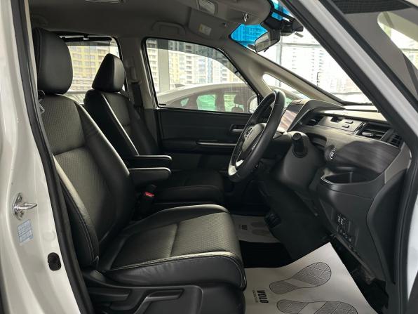 Honda Freed II Рестайлинг с пробегом 2021 года, цена 2 190 000 рублей, 70906 км, компактвэн, Автокод Объявления