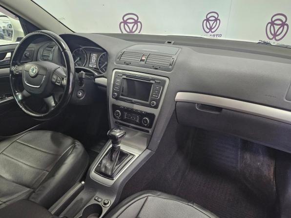 Skoda Octavia II (A5) Рестайлинг с пробегом 2012 года, цена 821 000 рублей, 260000 км, лифтбек, Автокод Объявления
