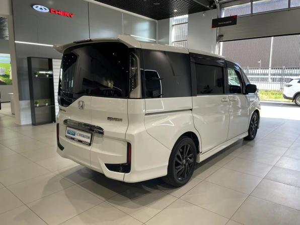 Honda Stepwgn V Рестайлинг с пробегом 2019 года, цена 2 098 000 рублей, 127000 км, минивэн, Автокод Объявления