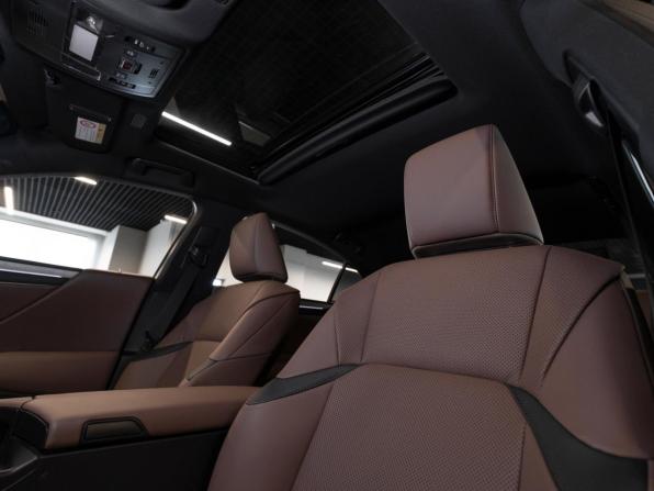 Lexus ES VII Рестайлинг 2 с пробегом 2025 года, цена 5 700 000 рублей, 17 км, седан, Автокод Объявления