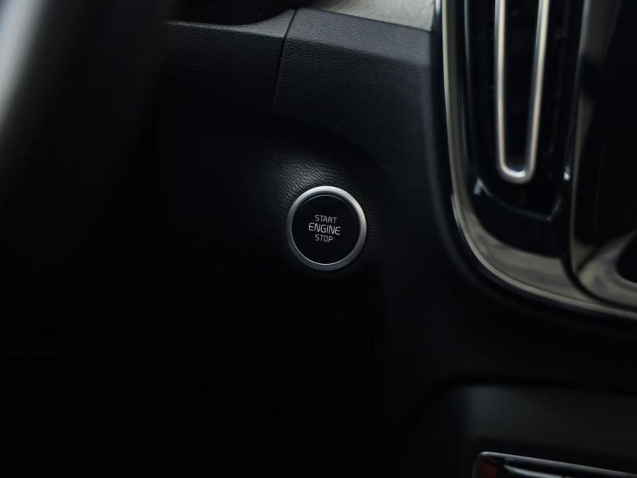 Volvo XC40 I Санкт-Петербург  - изображение 23