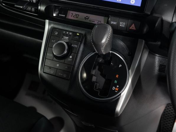Toyota Wish II с пробегом 2009 года, цена 1 320 000 рублей, 85858 км, минивэн, Автокод Объявления