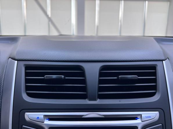 Hyundai Solaris I с пробегом 2012 года, цена 950 000 рублей, 120464 км, хэтчбек, Автокод Объявления