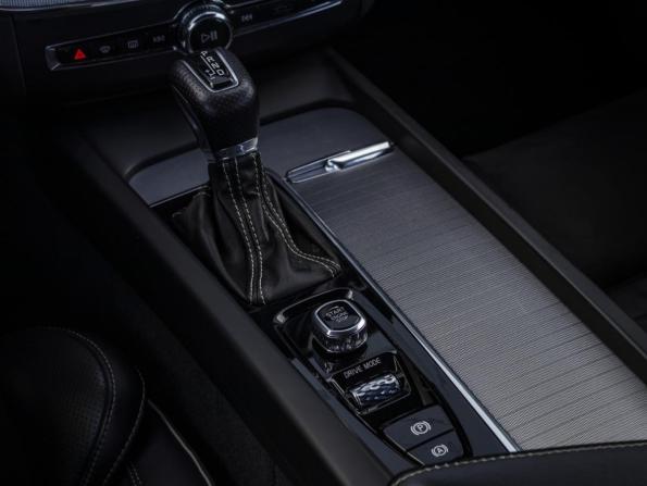 Volvo XC60 II с пробегом 2018 года, цена 3 599 000 рублей, 131000 км, внедорожник, Автокод Объявления