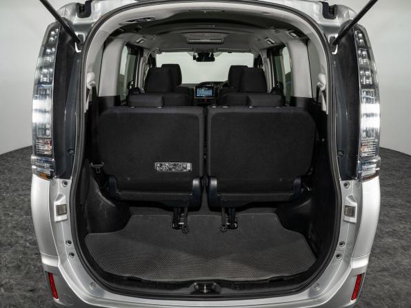 Toyota Voxy III (R80) Рестайлинг с пробегом 2017 года, цена 1 825 000 рублей, 133792 км, минивэн, Автокод Объявления