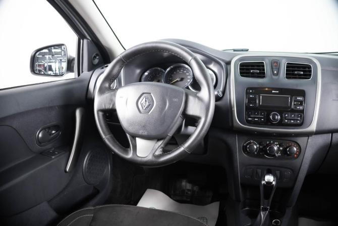 Renault Logan II с пробегом 2017 года, цена 779 000 рублей, 195000 км, седан, Автокод Объявления