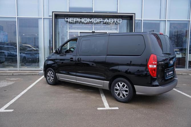Hyundai H-1 II Рестайлинг 2 с пробегом 2019 года, цена 3 235 000 рублей, 102500 км, минивэн, Автокод Объявления