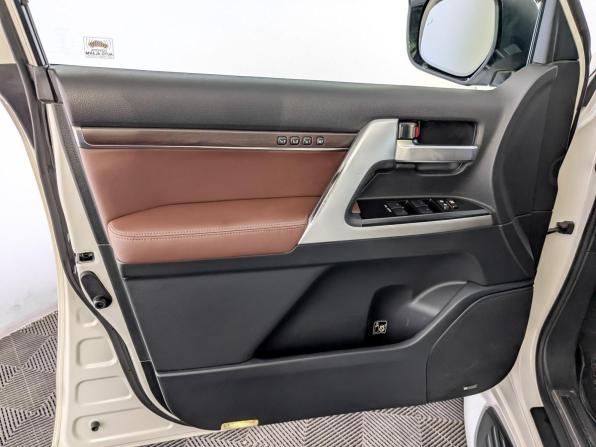 Toyota Land Cruiser 200 Series Рестайлинг 2 с пробегом 2016 года, цена 6 900 000 рублей, 74780 км, внедорожник, Автокод Объявления