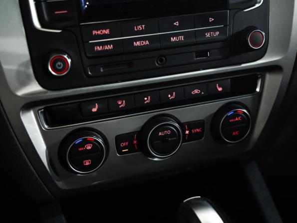 Volkswagen Jetta VI Рестайлинг с пробегом 2017 года, цена 1 069 777 рублей, 208463 км, седан, Автокод Объявления