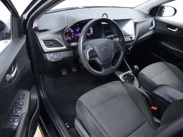 Hyundai Solaris II с пробегом 2018 года, цена 930 000 рублей, 251957 км, седан, Автокод Объявления