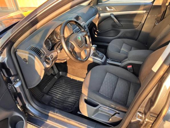 Skoda Octavia II (A5) Рестайлинг с пробегом 2013 года, цена 830 000 рублей, 219014 км, лифтбек, Автокод Объявления
