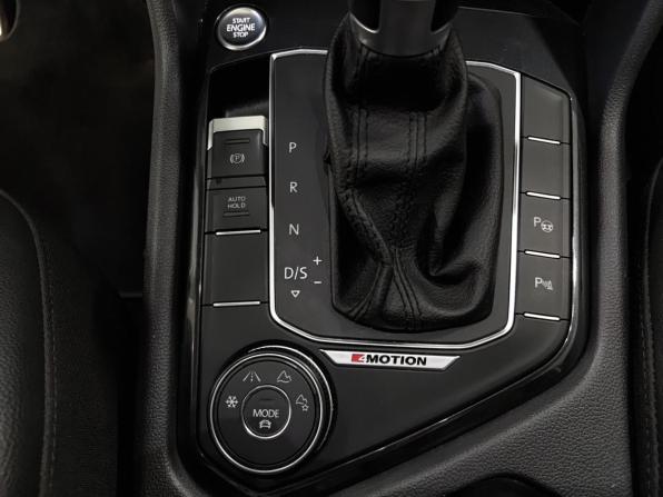 Volkswagen Tiguan II с пробегом 2018 года, цена 2 384 000 рублей, 136283 км, внедорожник, Автокод Объявления
