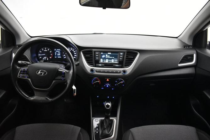 Hyundai Solaris II с пробегом 2018 года, цена 1 310 000 рублей, 130054 км, седан, Автокод Объявления