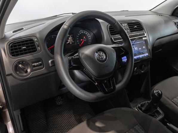 Volkswagen Polo V Рестайлинг с пробегом 2015 года, цена 920 000 рублей, 124215 км, седан, Автокод Объявления