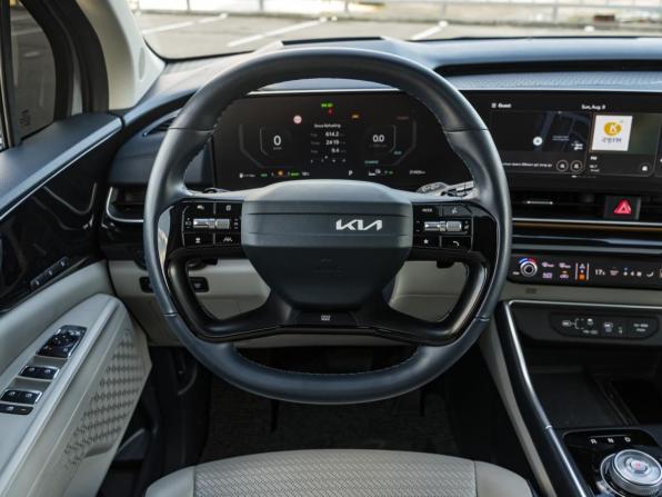 Kia Carnival IV Рестайлинг с пробегом 2025 года, цена 5 998 000 рублей, 31466 км, минивэн, Автокод Объявления